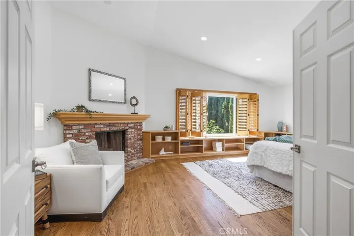 5943 Julian, Tarzana, California 91356