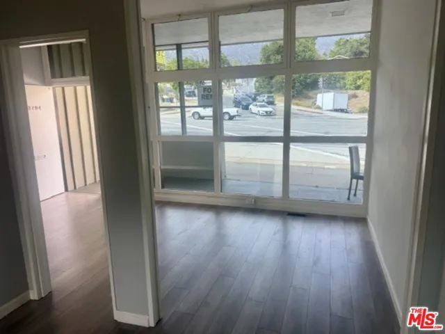 3704 Foothill, La Crescenta, California 91214