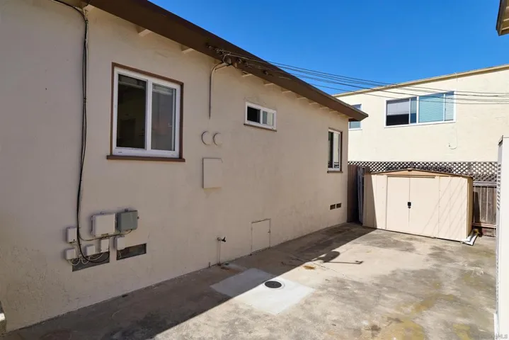 2127 2131 1/2 Felspar, San Diego, California 92109