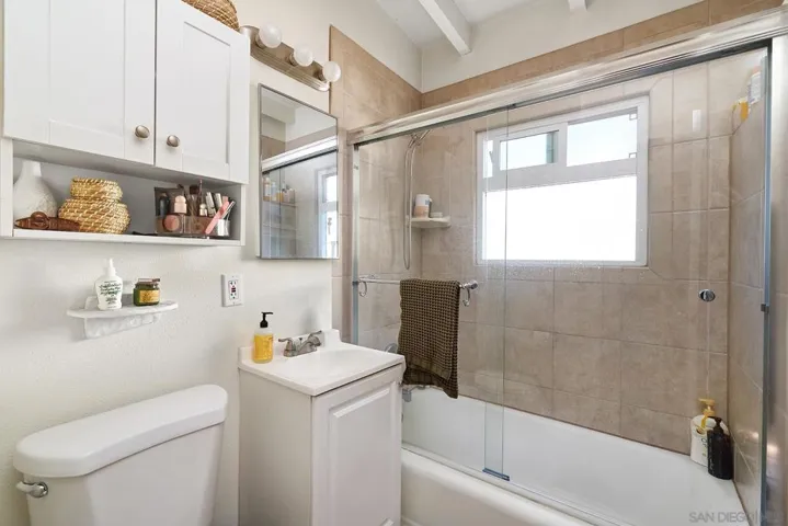 2127 2131 1/2 Felspar, San Diego, California 92109