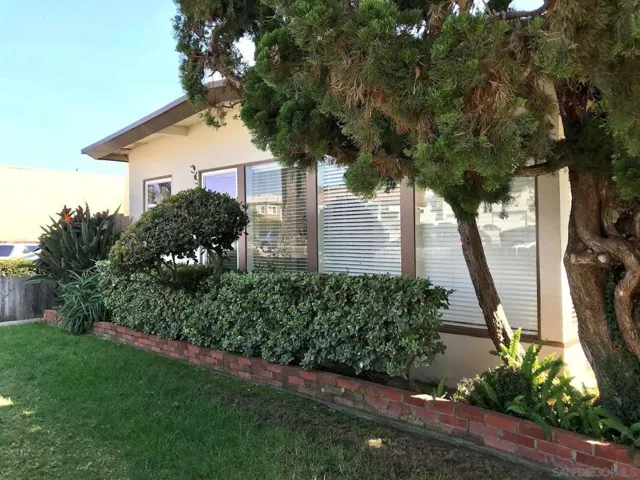 2127 2131 1/2 Felspar, San Diego, California 92109