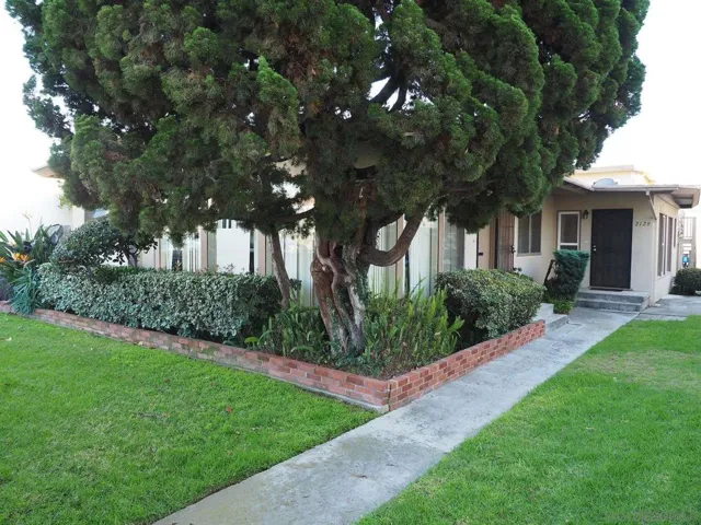 2127 2131 1/2 Felspar, San Diego, California 92109