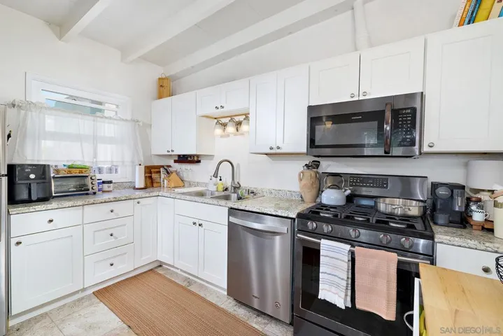 2127 2131 1/2 Felspar, San Diego, California 92109