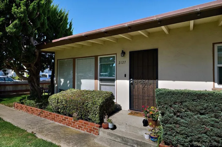 2127 2131 1/2 Felspar, San Diego, California 92109