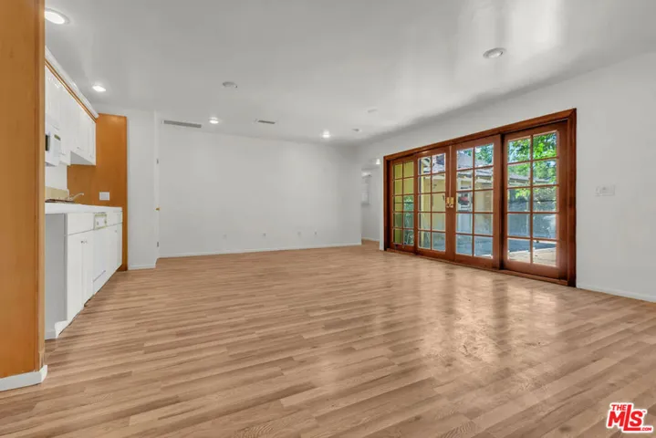 9322 Lasaine Avenue, Los Angeles, California 91325