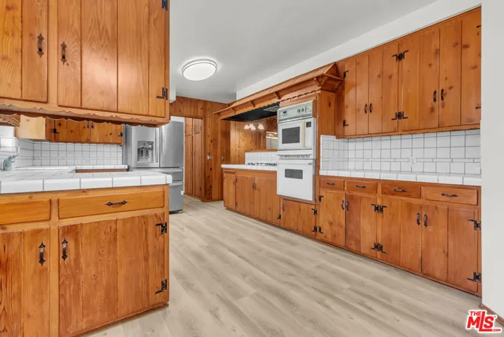9322 Lasaine Avenue, Los Angeles, California 91325