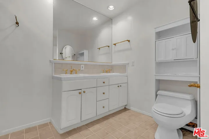 9322 Lasaine Avenue, Los Angeles, California 91325