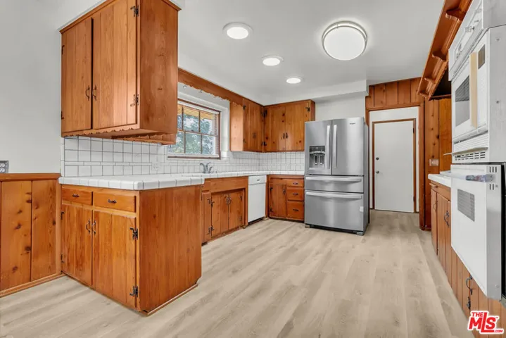 9322 Lasaine Avenue, Los Angeles, California 91325