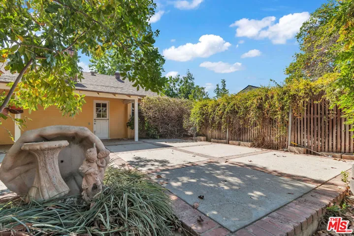 9322 Lasaine Avenue, Los Angeles, California 91325