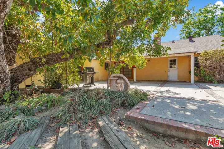 9322 Lasaine Avenue, Los Angeles, California 91325