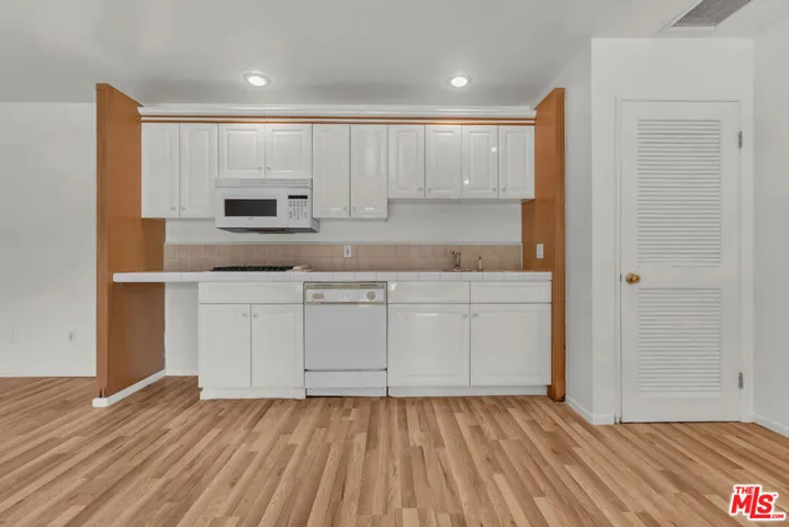 9322 Lasaine Avenue, Los Angeles, California 91325