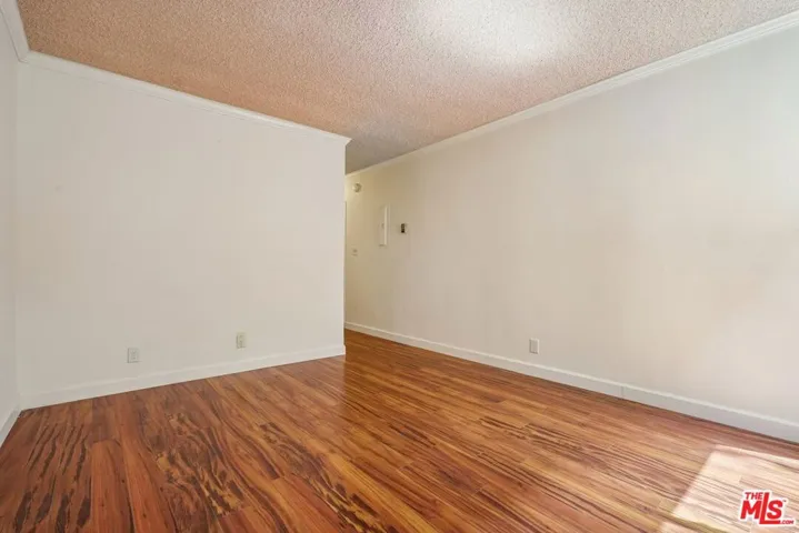 530 S Barrington Avenue 110, Los Angeles, California 90049
