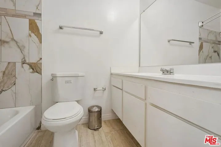 530 S Barrington Avenue 110, Los Angeles, California 90049
