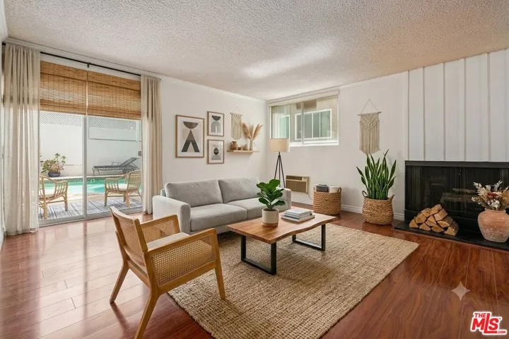 530 S Barrington Avenue 110, Los Angeles, California 90049