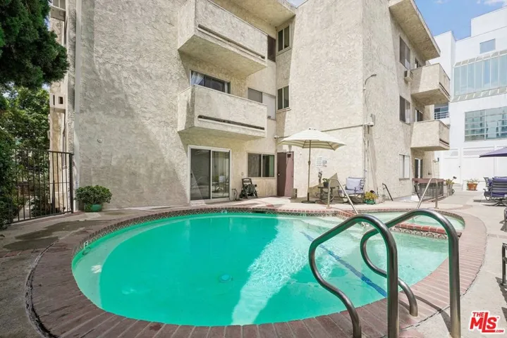530 S Barrington Avenue 110, Los Angeles, California 90049