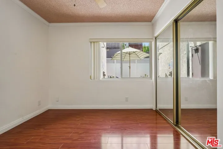 530 S Barrington Avenue 110, Los Angeles, California 90049
