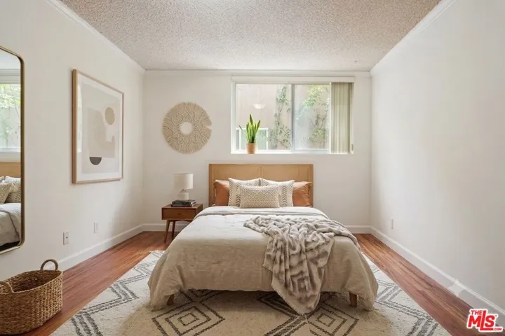 530 S Barrington Avenue 110, Los Angeles, California 90049