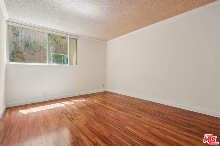 530 S Barrington Avenue 110, Los Angeles, California 90049