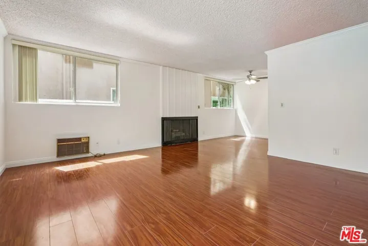 530 S Barrington Avenue 110, Los Angeles, California 90049