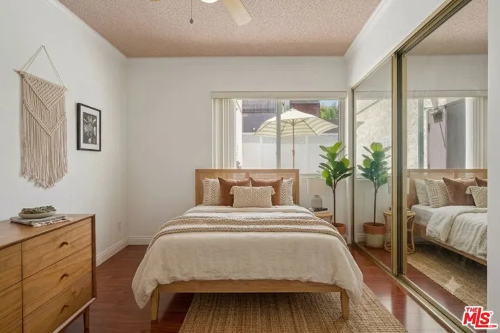 530 S Barrington Avenue 110, Los Angeles, California 90049