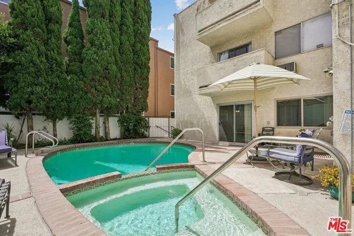 530 S Barrington Avenue 110, Los Angeles, California 90049