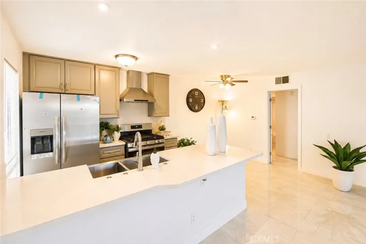 2827 S Fairview Street G, Santa Ana, California 92704
