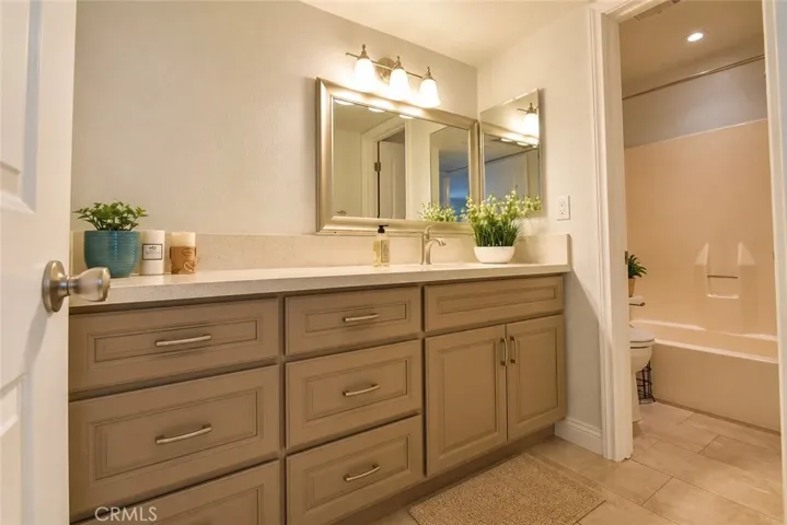 2827 S Fairview Street G, Santa Ana, California 92704