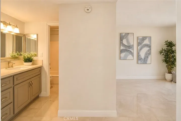 2827 S Fairview Street G, Santa Ana, California 92704