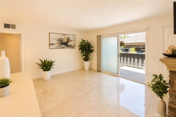 2827 S Fairview Street G, Santa Ana, California 92704