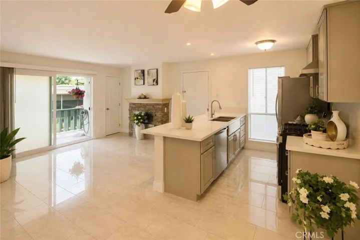 2827 S Fairview Street G, Santa Ana, California 92704