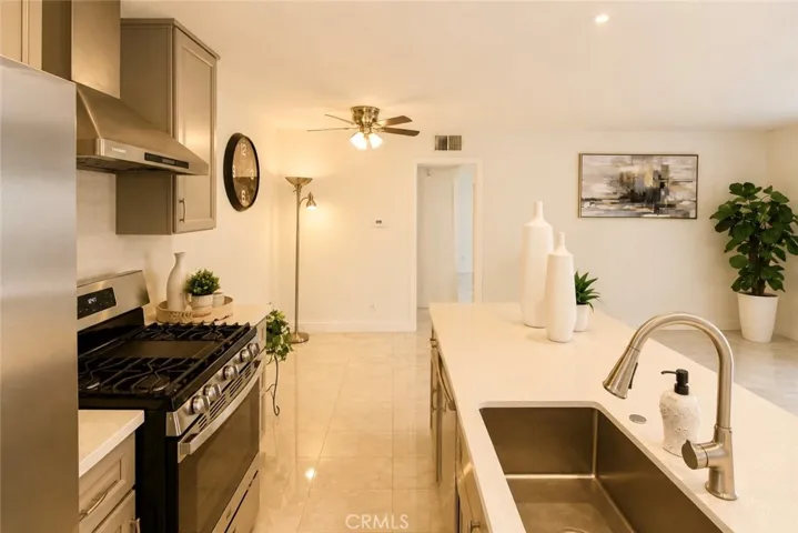 2827 S Fairview Street G, Santa Ana, California 92704