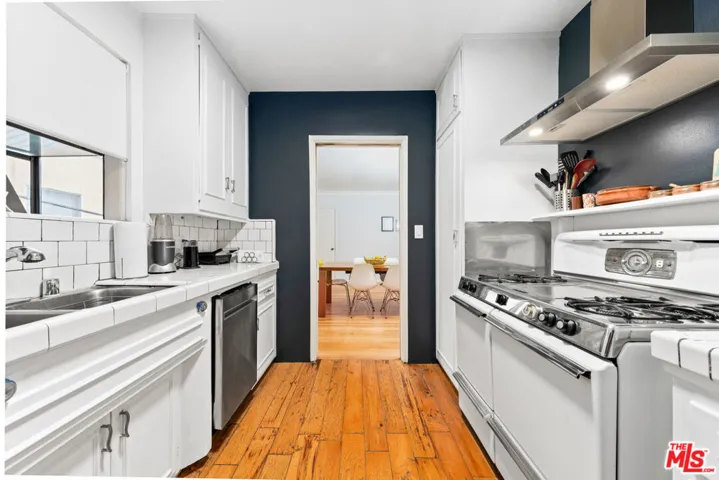1330 N Crescent Heights Boulevard 16, West Hollywood, California 90046