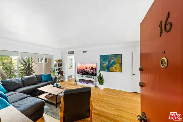 1330 N Crescent Heights Boulevard 16, West Hollywood, California 90046