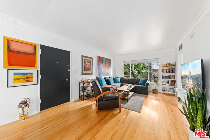 1330 N Crescent Heights Boulevard 16, West Hollywood, California 90046