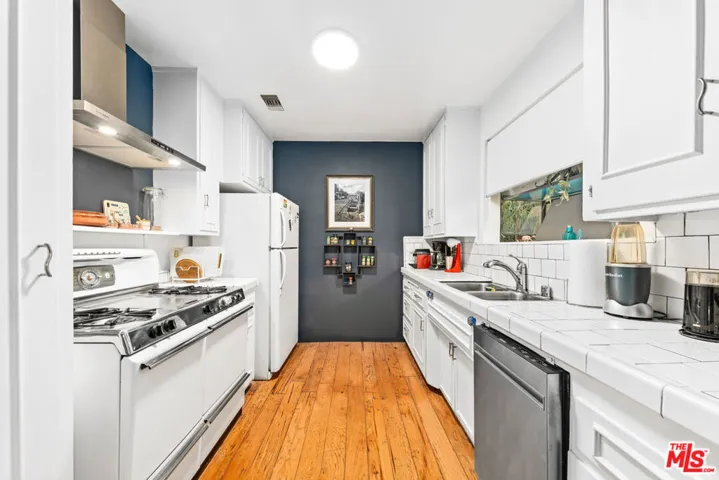 1330 N Crescent Heights Boulevard 16, West Hollywood, California 90046