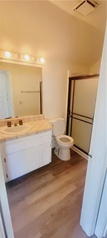 upstair guest bathroom
