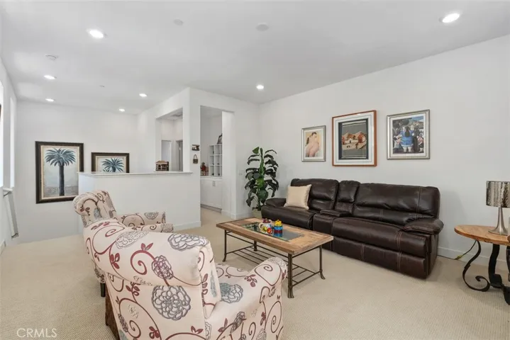 Spacious loft with adjacent balcony