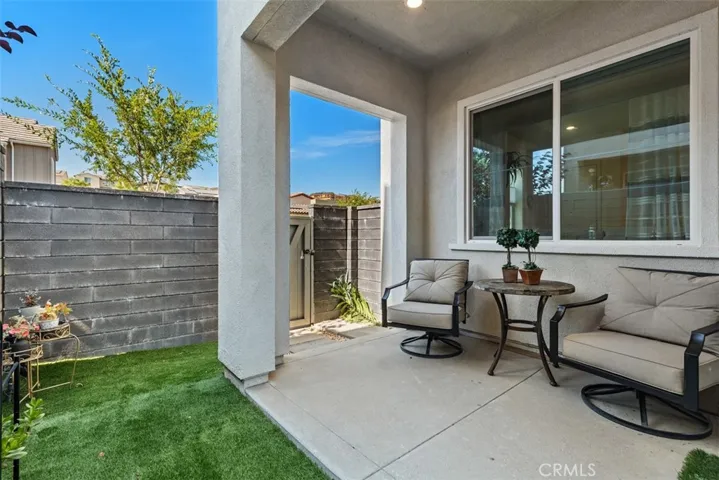 Main level outdor patio area