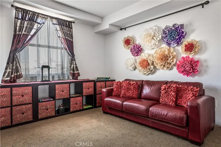 Spacious secondary bedroom with natural light and flexibility for guests, family, or a home office.