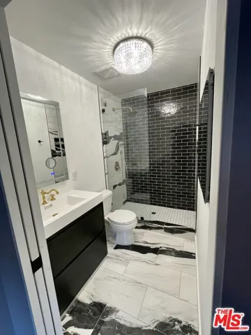10817 Whipple Street 18, Toluca Lake, California 91602