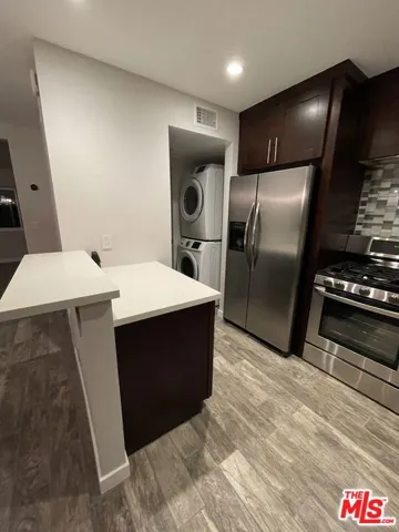 10817 Whipple Street 18, Toluca Lake, California 91602