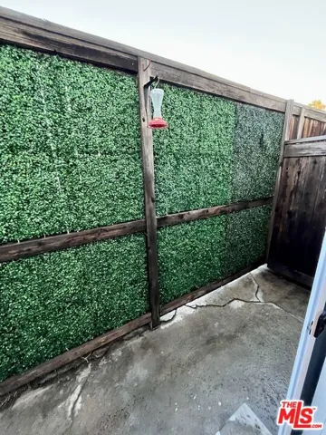 10817 Whipple Street 18, Toluca Lake, California 91602