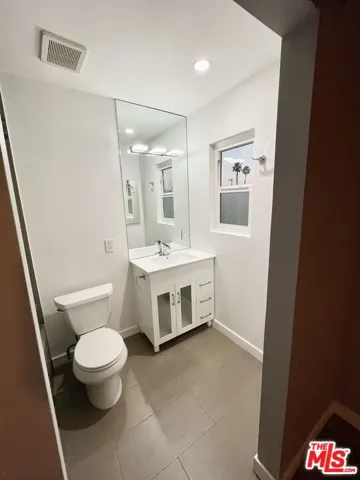 10817 Whipple Street 18, Toluca Lake, California 91602