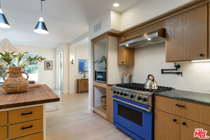 3108 Nichols Canyon Road, Los Angeles, California 90046