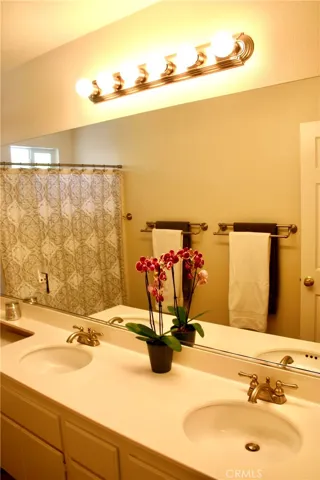 Full Upstiars Bath
