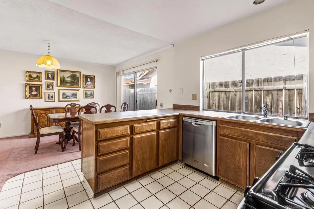 https://zimg.paragon.ice.com/ParagonImages/Property/PA/SDMLS/-531044/3/120/90/c65589880069bb43d9d0ff6a1b9178a5/3/8e1c3f7e8cd6e2efea55380998856535/-531044-50fd0ca8-46ec-4d45-9777-ef170de6ddb5.JPG