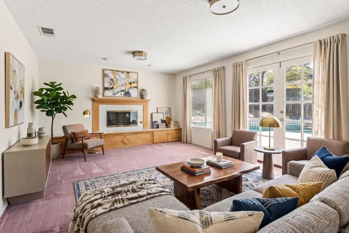 https://zimg.paragon.ice.com/ParagonImages/Property/PA/SDMLS/-531044/8/120/90/52222da69235f5690eebbdd7e82a1cb6/3/8e1c3f7e8cd6e2efea55380998856535/-531044-d36603b3-f088-4545-ae6d-1252534a4ddd.JPG