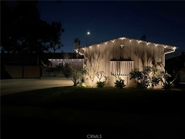 1047 Sherwood, Santa Ana, California 92706