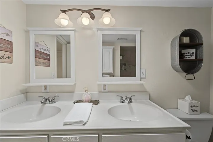 Dual sinks