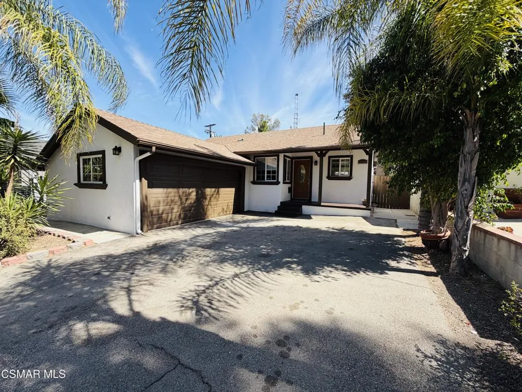 22206 Del Valle St